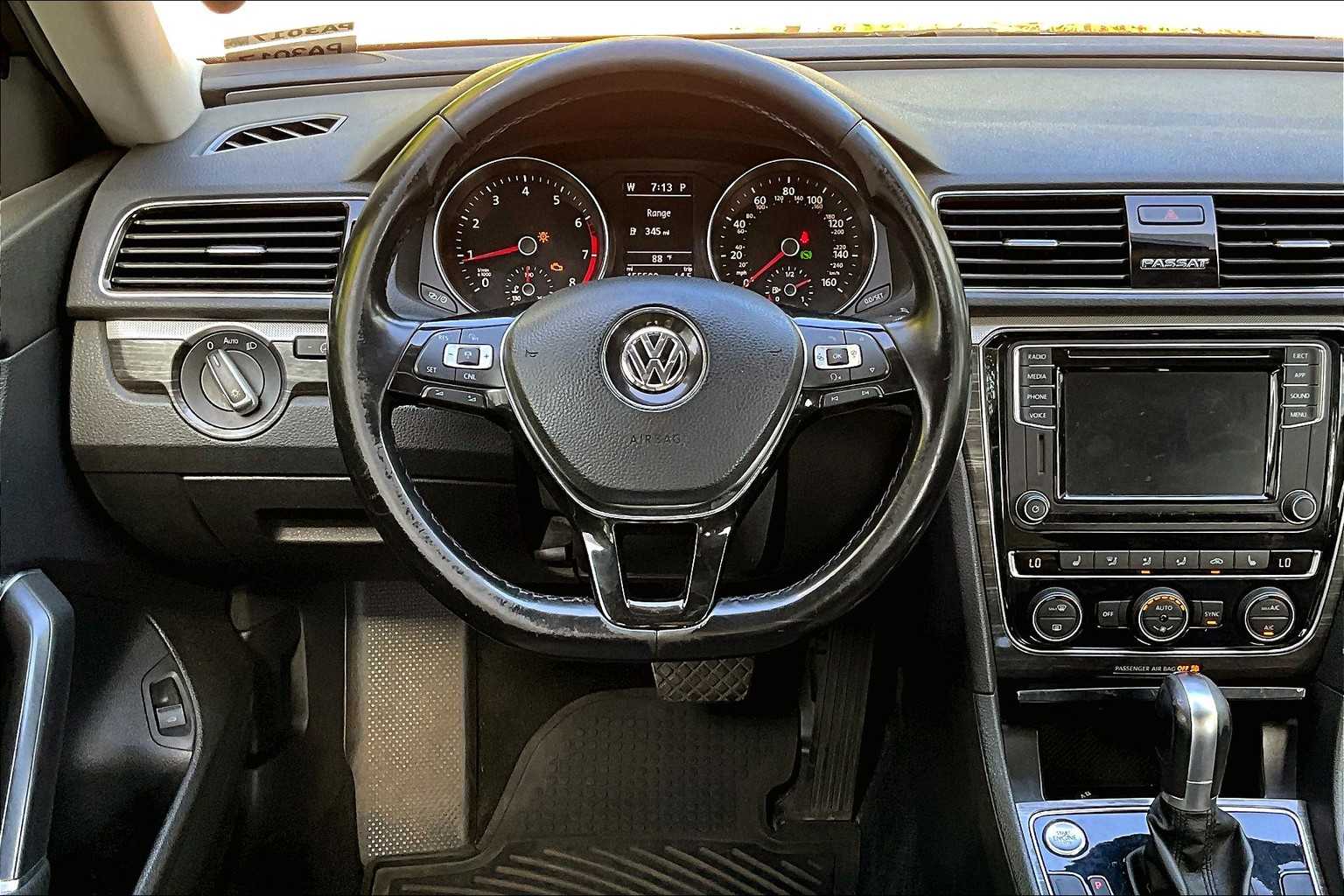 Thumbnail: 2018 Volkswagen Passat - 14