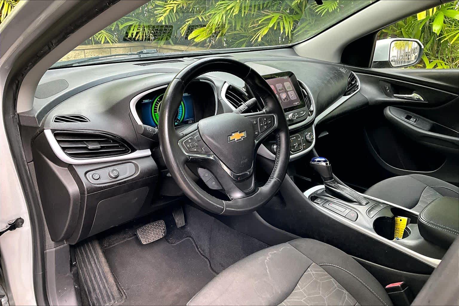Thumbnail: 2017 Chevrolet Volt - 3