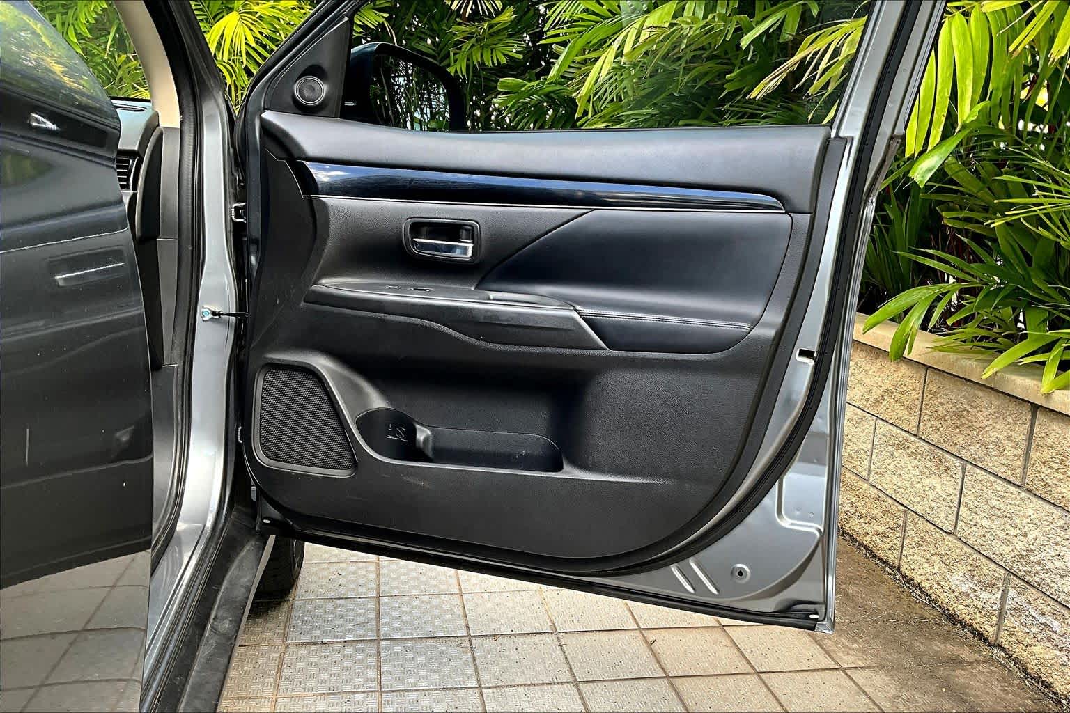 Thumbnail: 2020 Mitsubishi Outlander - 29