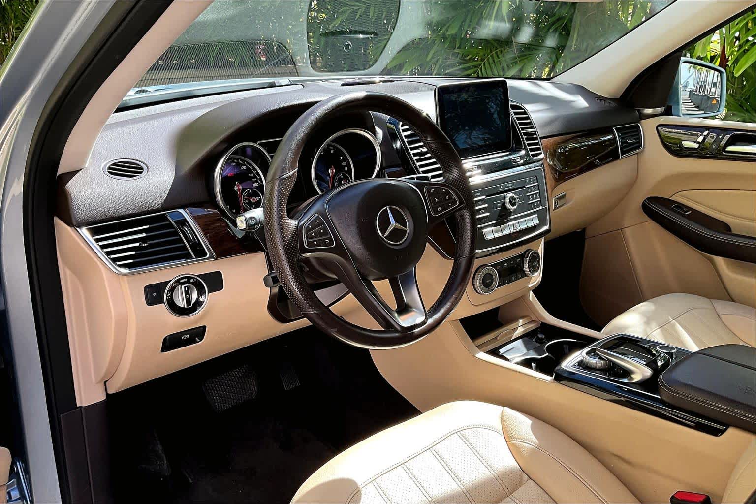 Thumbnail: 2017 Mercedes-Benz GLE - 3