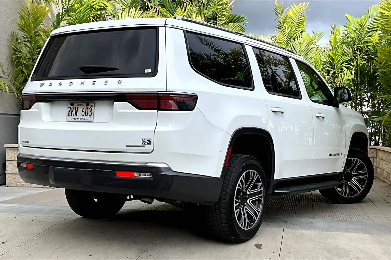 Thumbnail: 2022 Jeep Wagoneer - 22