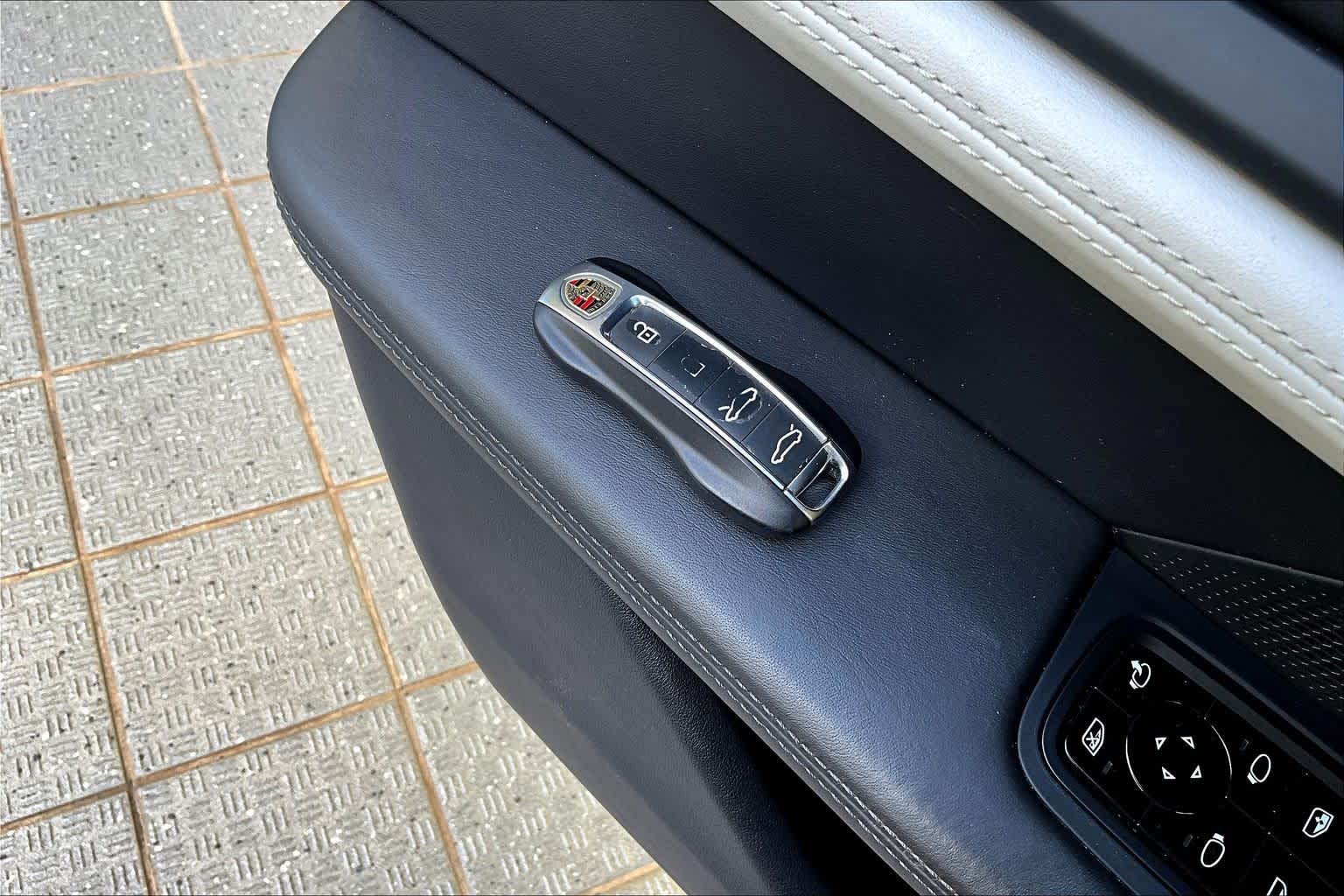 Thumbnail: 2020 Porsche Taycan - 20