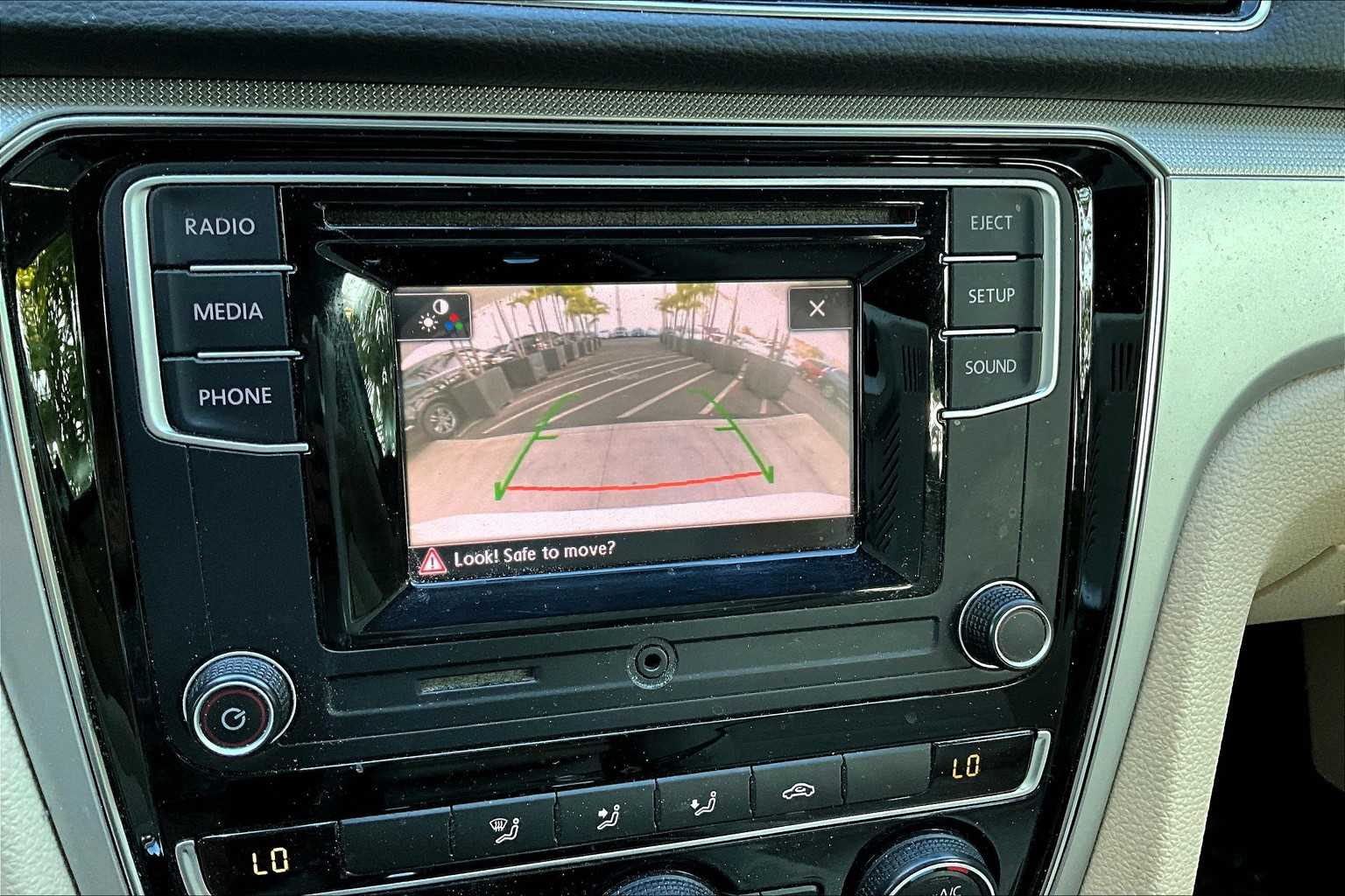 Thumbnail: 2017 Volkswagen Passat - 23