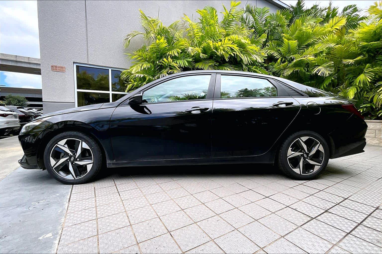 Thumbnail: 2023 Hyundai Elantra - 4