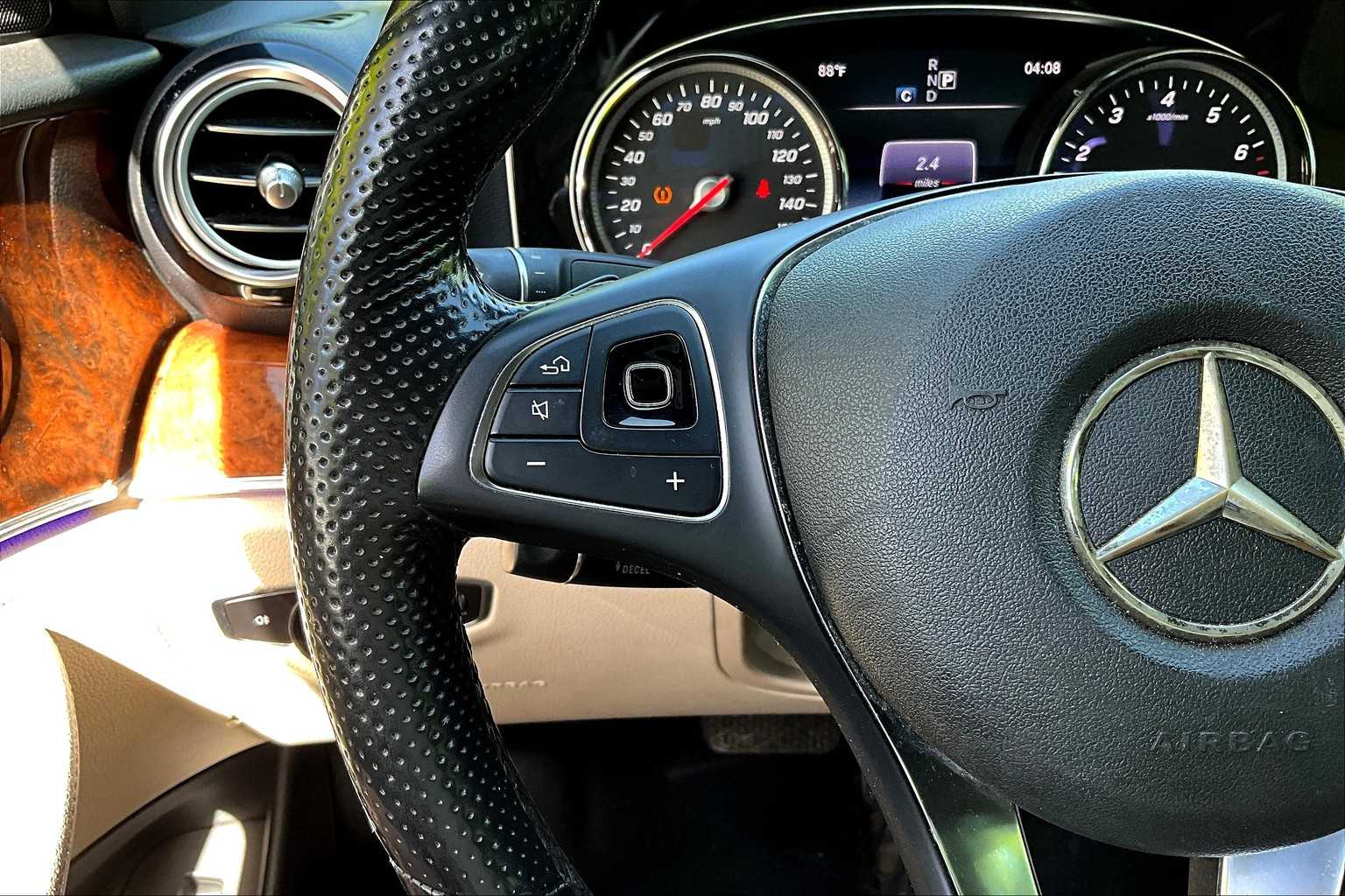Thumbnail: 2017 Mercedes-Benz E-Class - 25