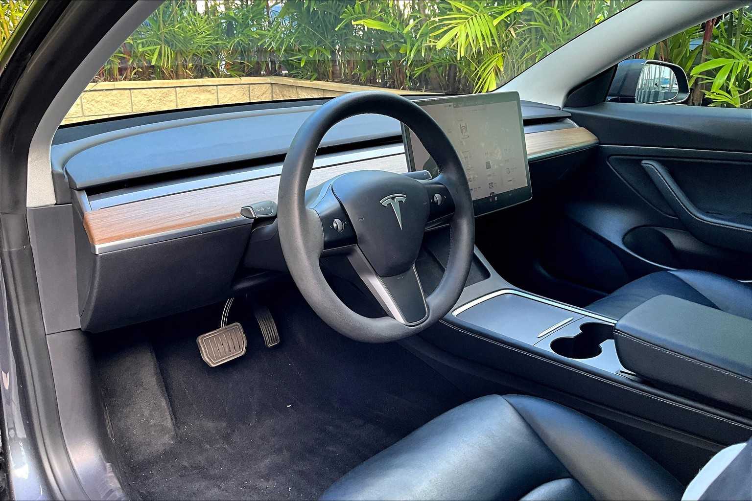 Thumbnail: 2021 Tesla Model 3 - 3