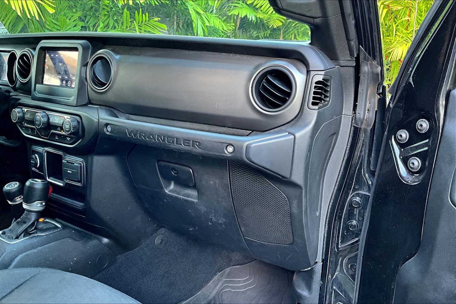 Thumbnail: 2022 Jeep Wrangler - 24