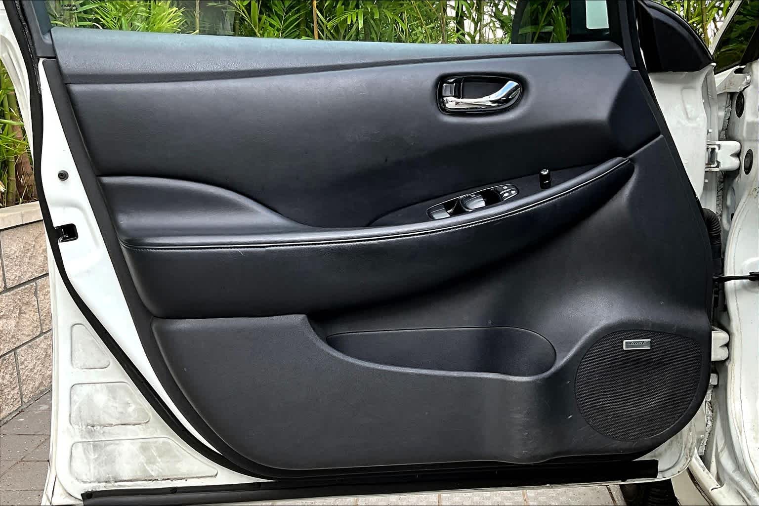 2013 Nissan Leaf SL 27