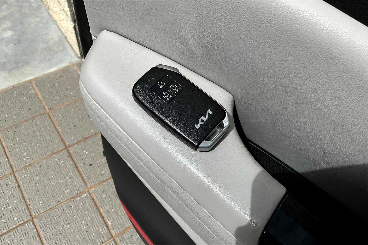 Thumbnail: 2023 Kia Carnival - 19