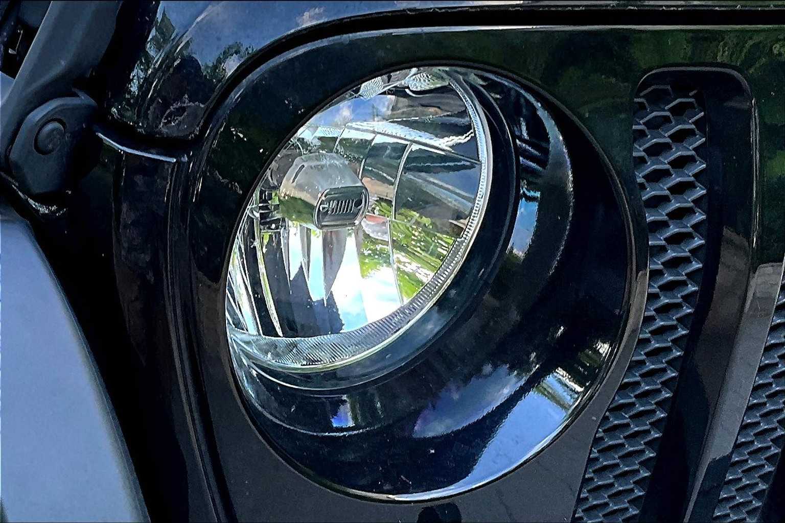 Thumbnail: 2022 Jeep Wrangler - 32