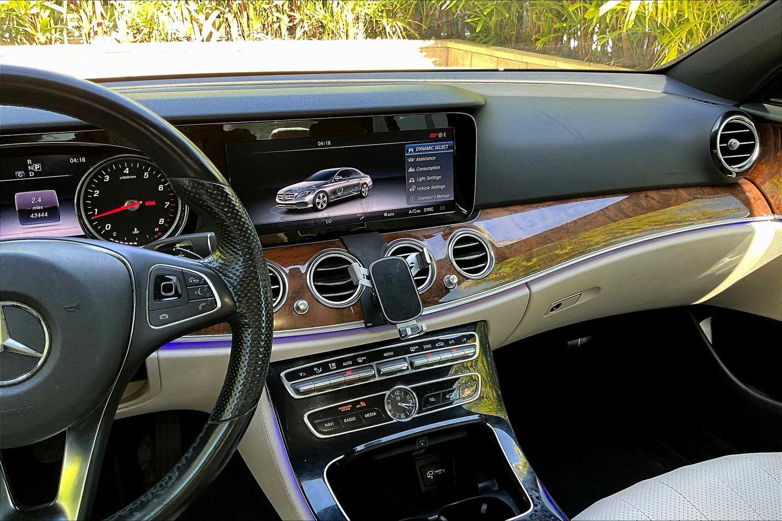 Thumbnail: 2017 Mercedes-Benz E-Class - 16