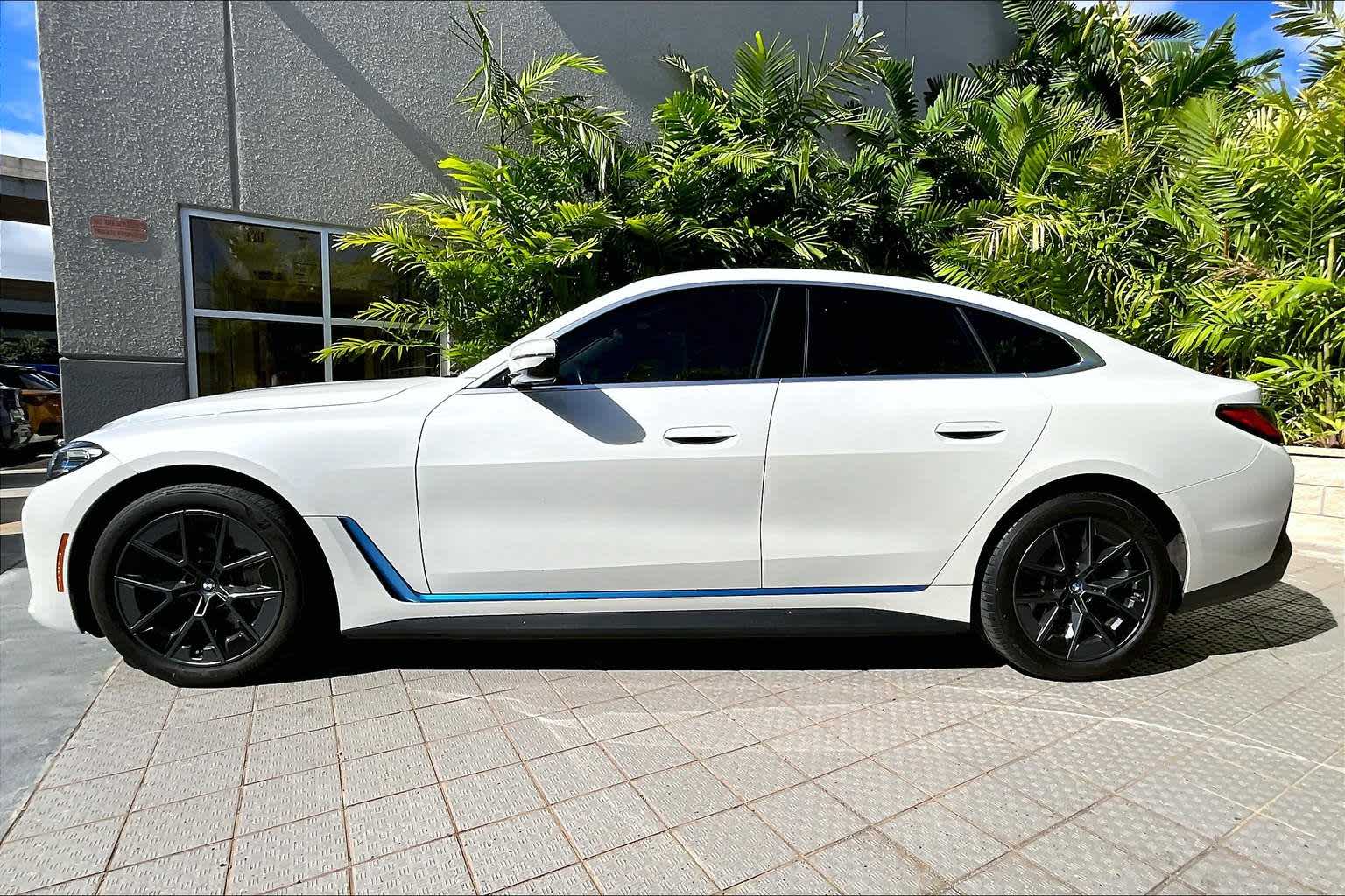Thumbnail: 2022 BMW i4 - 4