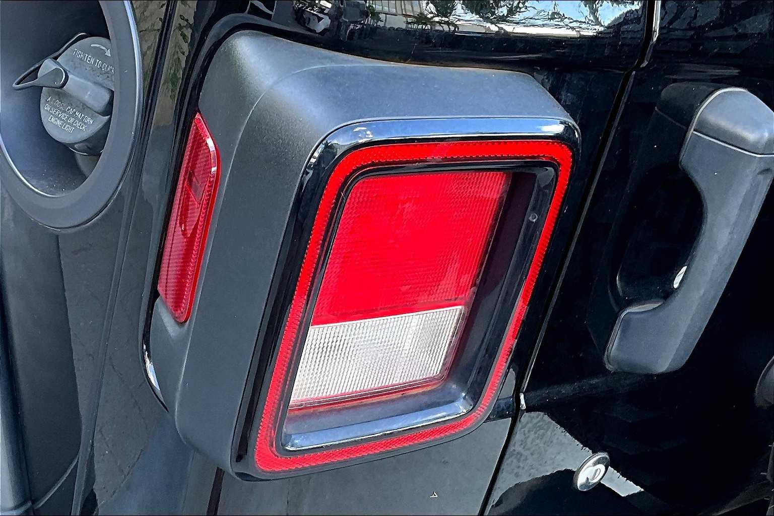 Thumbnail: 2022 Jeep Wrangler - 33