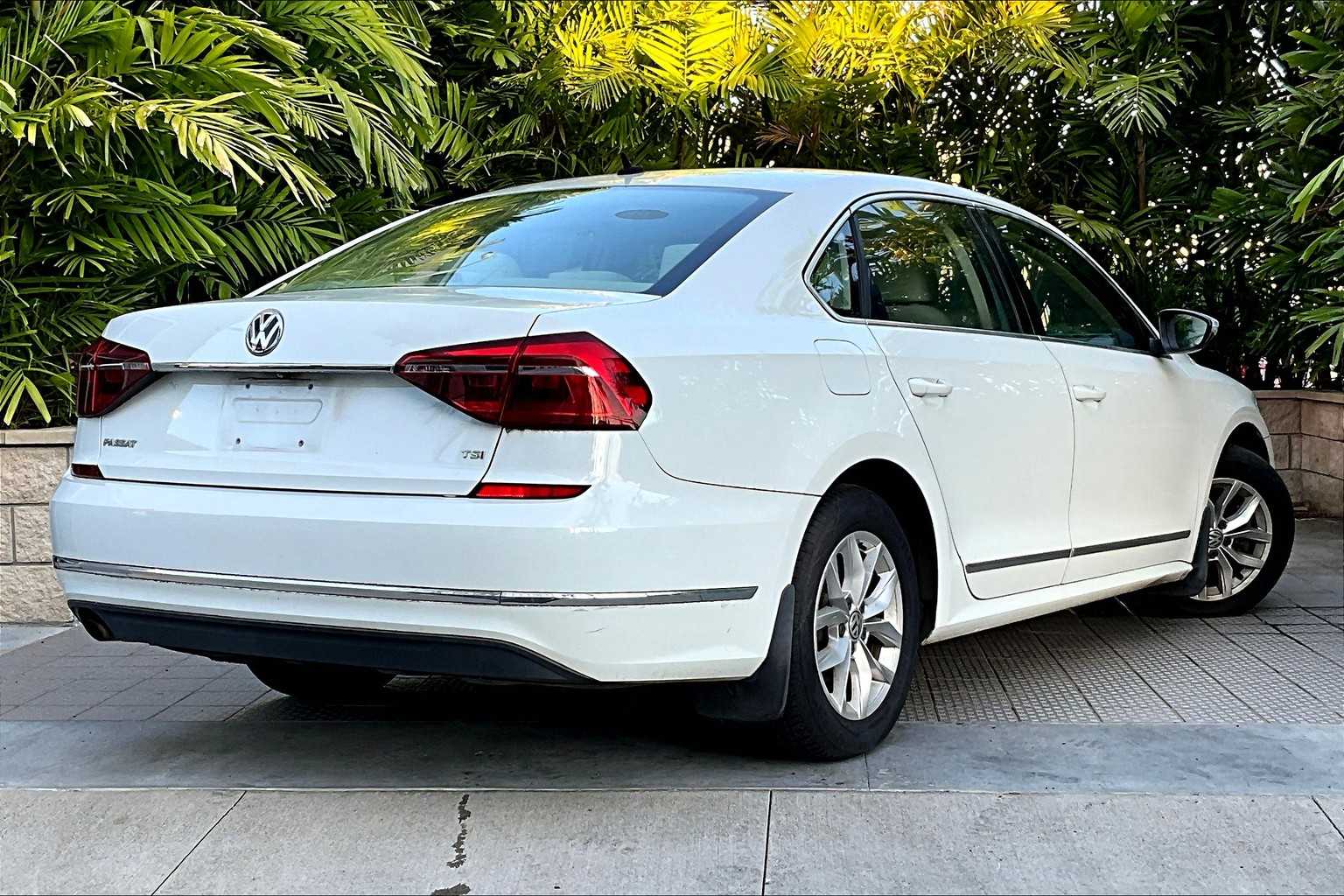 Thumbnail: 2017 Volkswagen Passat - 19