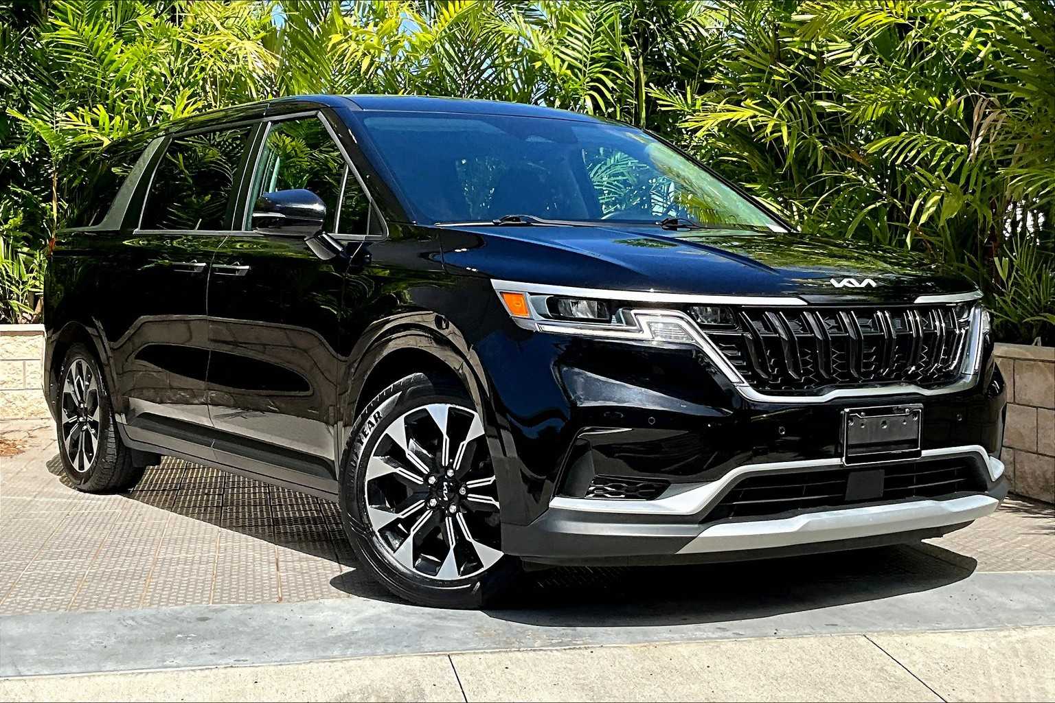 Thumbnail: 2023 Kia Carnival - 21