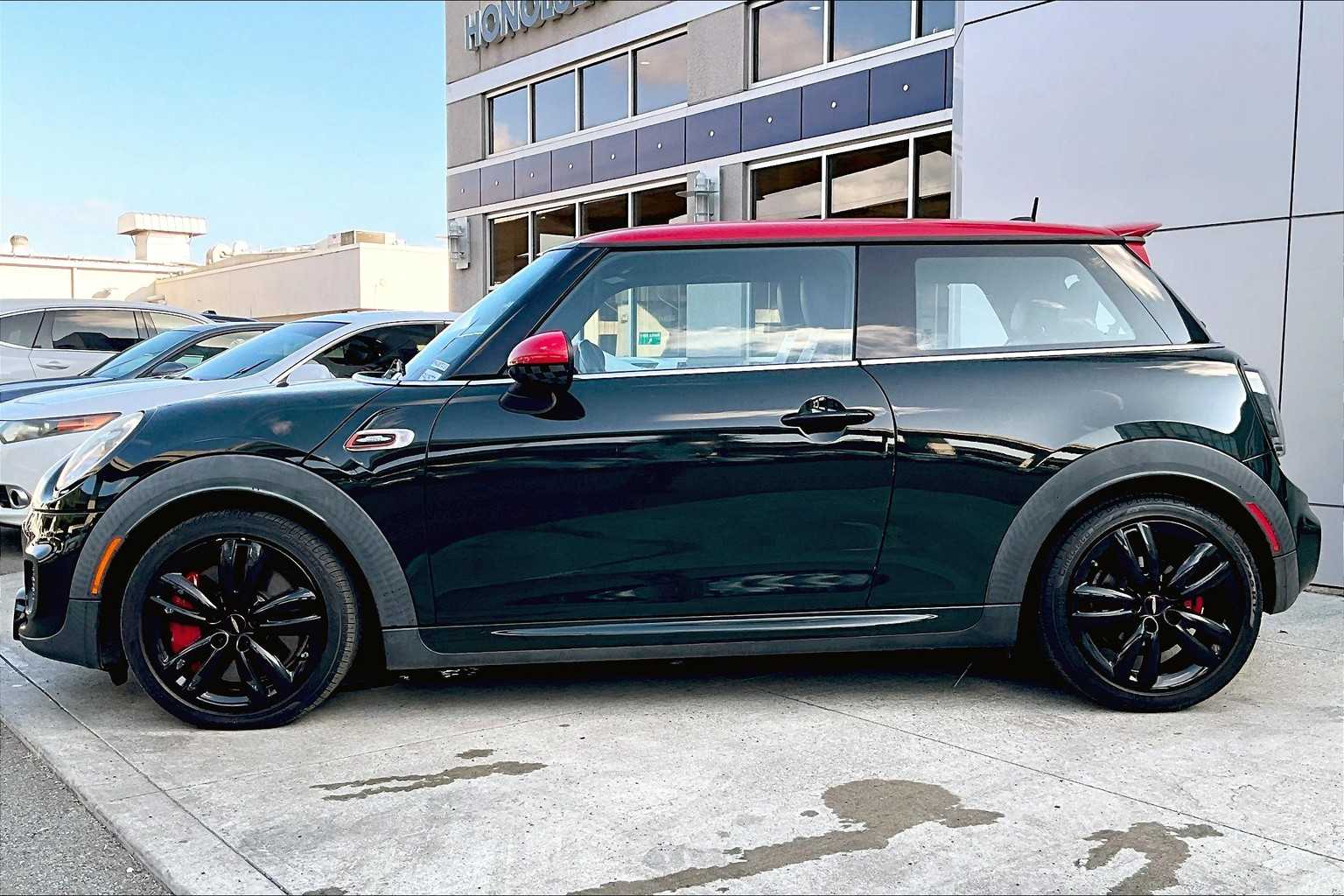 Thumbnail: 2017 MINI Cooper Hardtop - 4