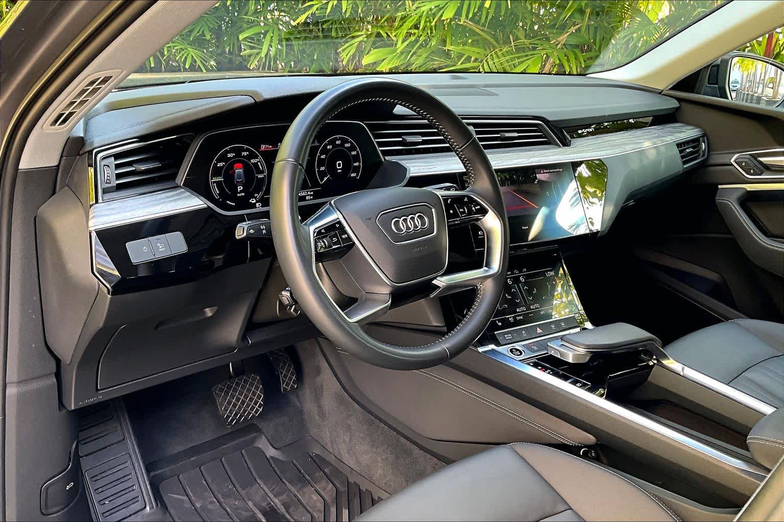 Thumbnail: 2021 Audi e-tron - 3