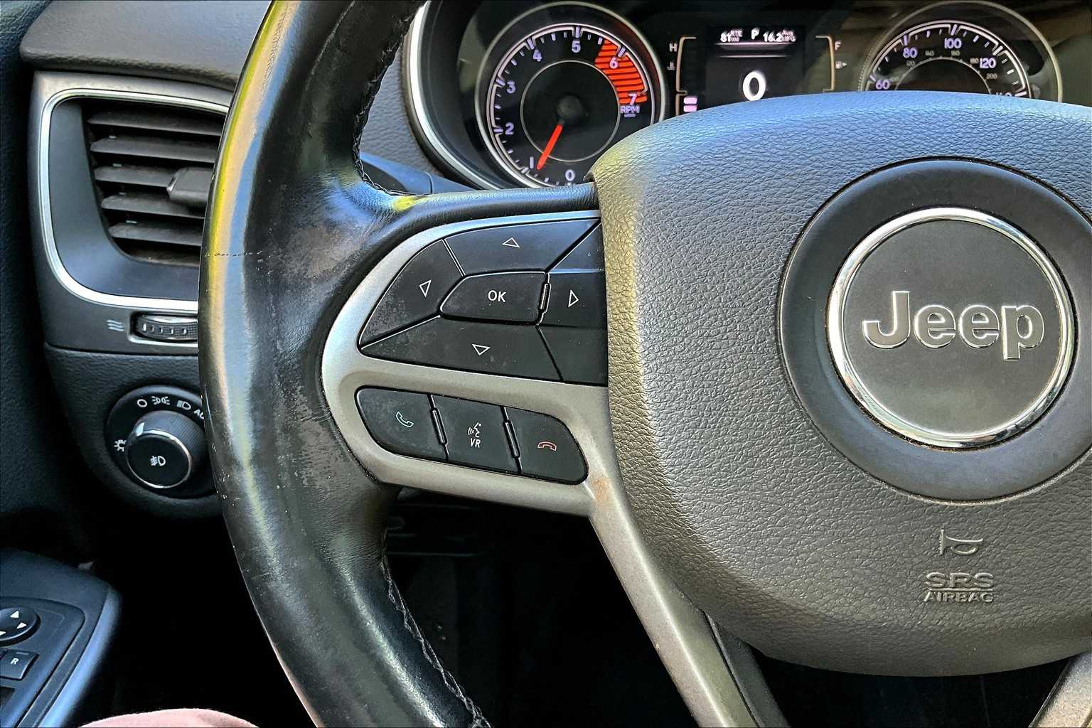 Thumbnail: 2019 Jeep Cherokee - 25