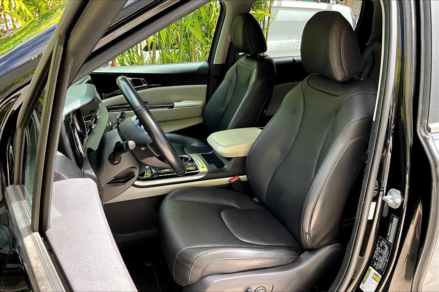 Thumbnail: 2023 Kia Carnival - 11