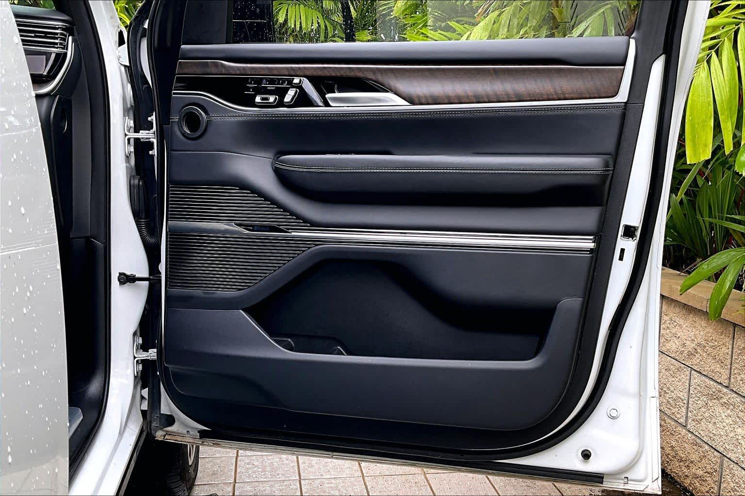 Thumbnail: 2023 Jeep Grand Wagoneer - 29