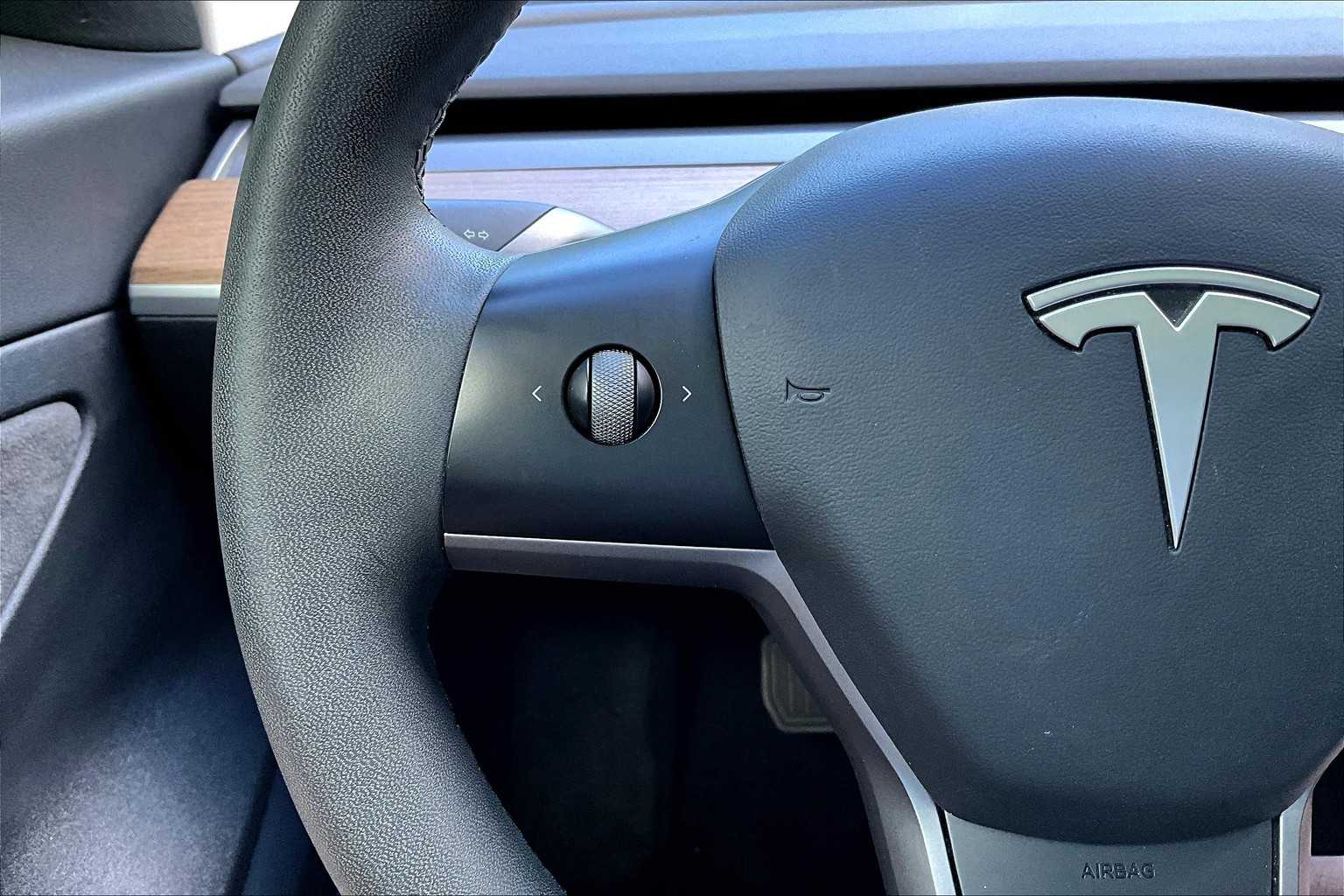 Thumbnail: 2021 Tesla Model 3 - 24