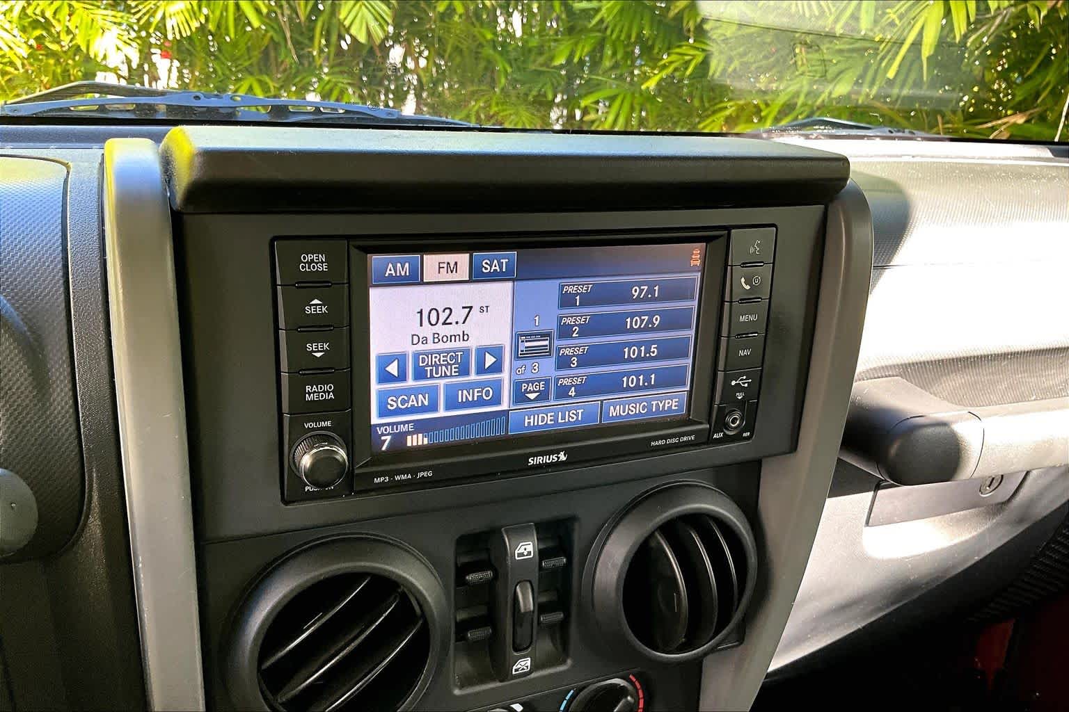 Thumbnail: 2010 Jeep Wrangler - 27