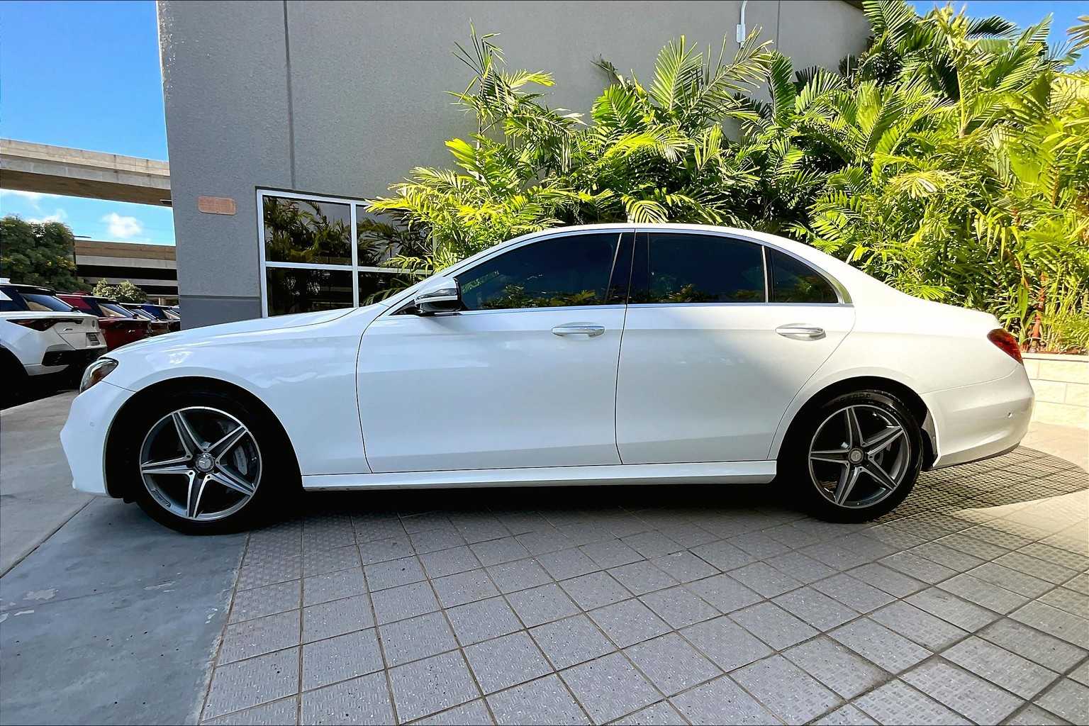 Thumbnail: 2017 Mercedes-Benz E-Class - 4