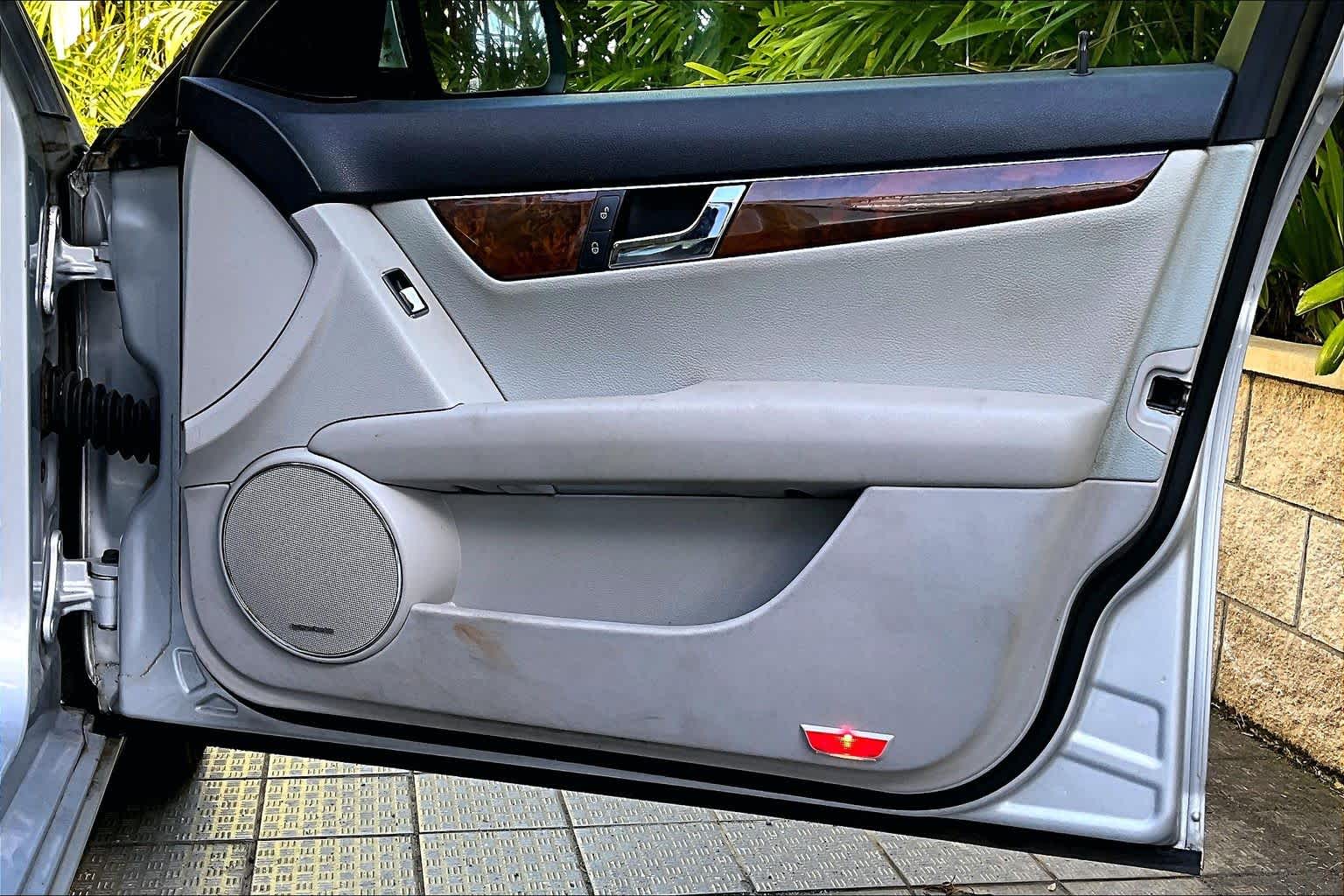 Thumbnail: 2009 Mercedes-Benz C-Class - 29