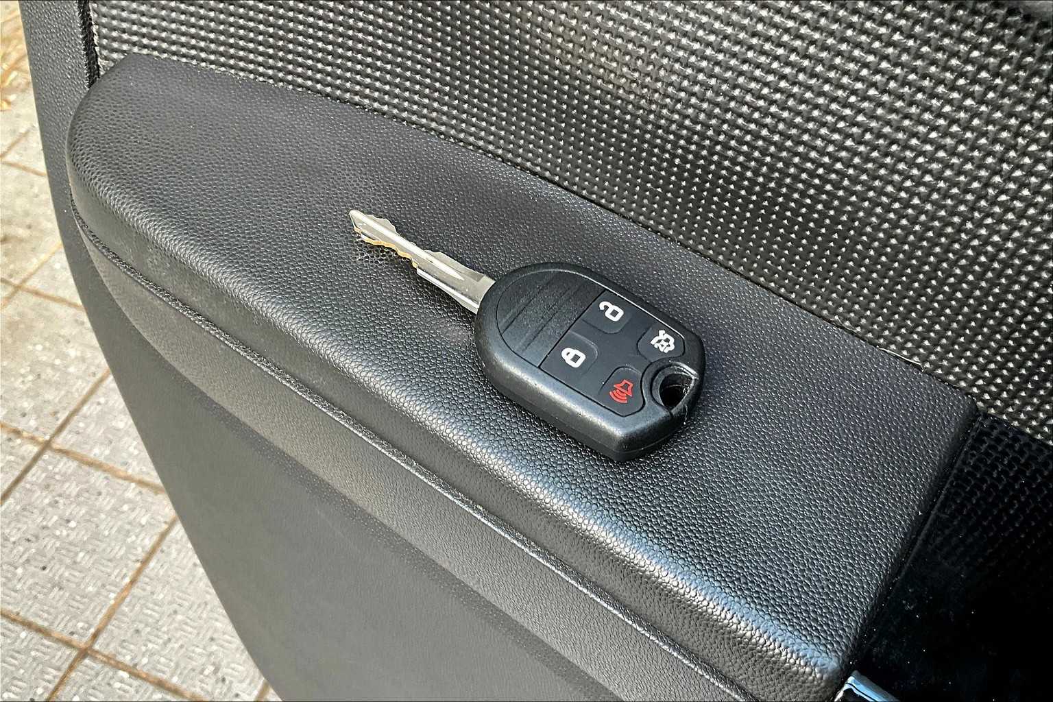 Thumbnail: 2010 Ford Escape - 20