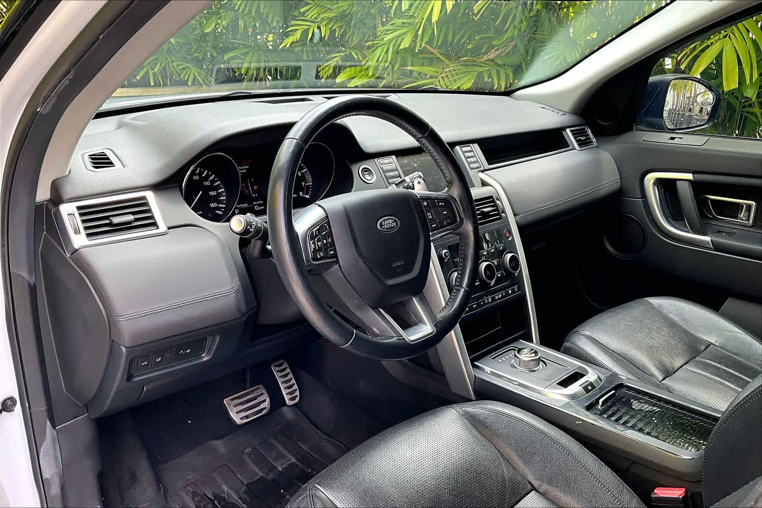 Thumbnail: 2015 Land Rover Discovery Sport - 3