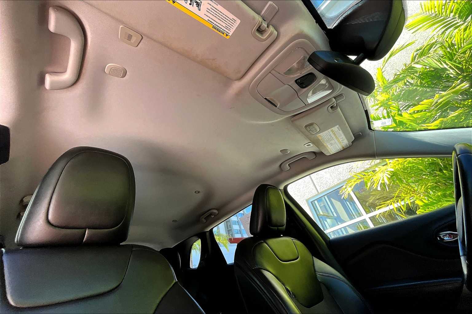 Thumbnail: 2019 Jeep Cherokee - 31