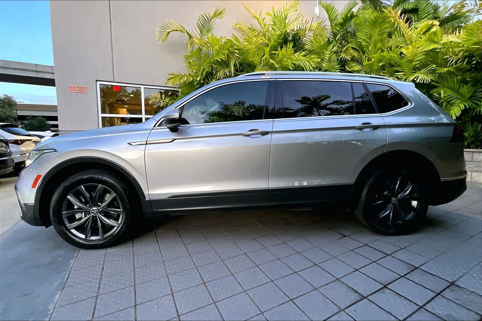 Thumbnail: 2022 Volkswagen Tiguan - 3