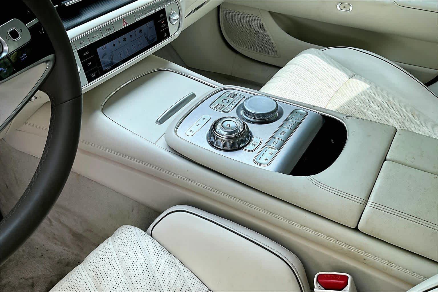 Thumbnail: 2023 Genesis G90 - 17