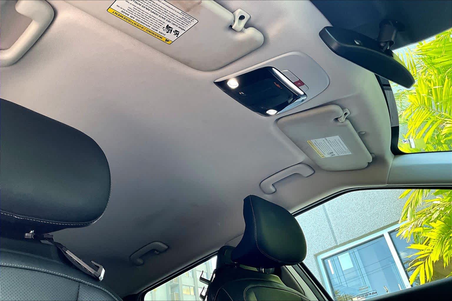 Thumbnail: 2022 Kia EV6 - 31