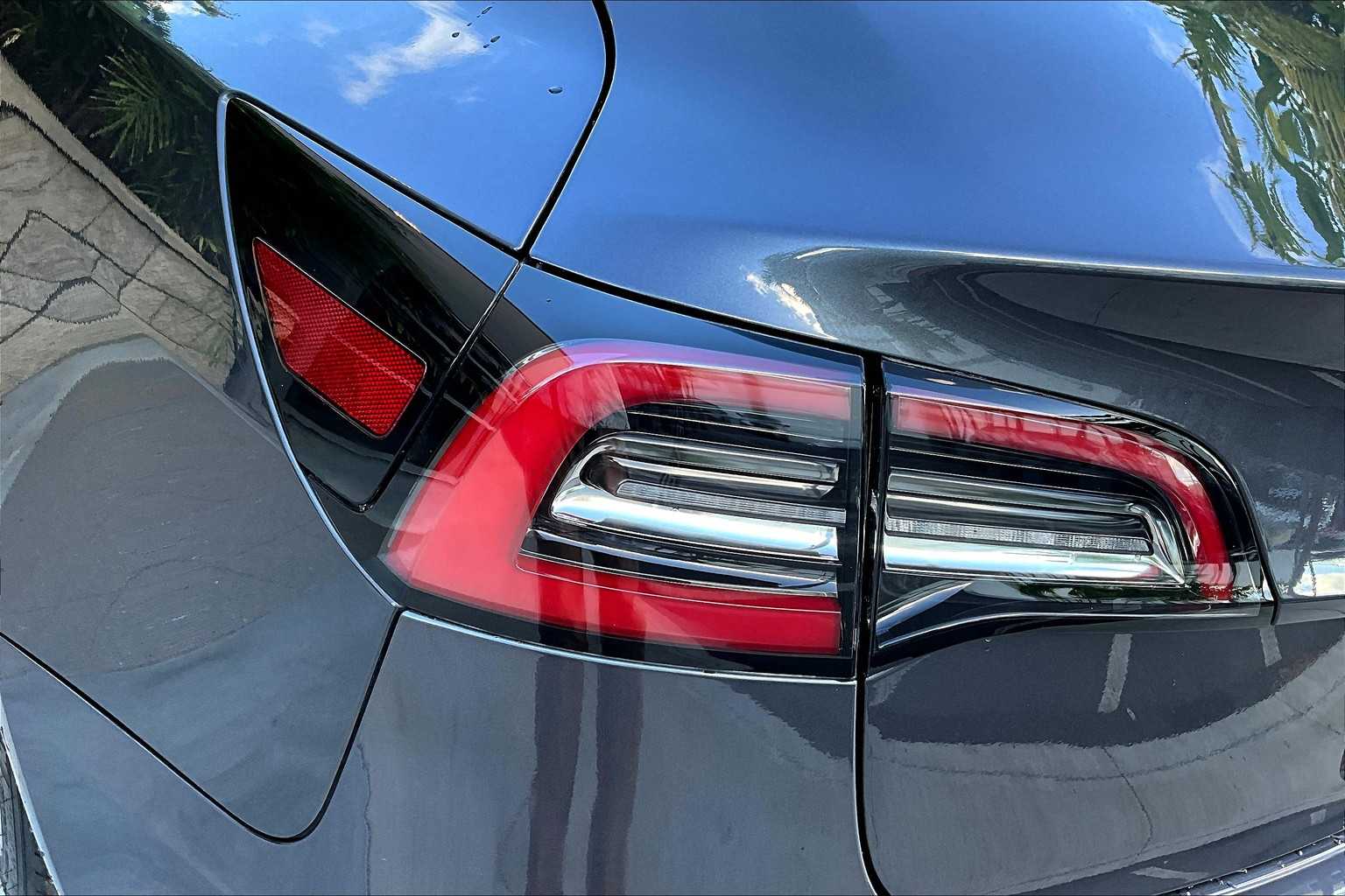 Thumbnail: 2021 Tesla Model 3 - 32