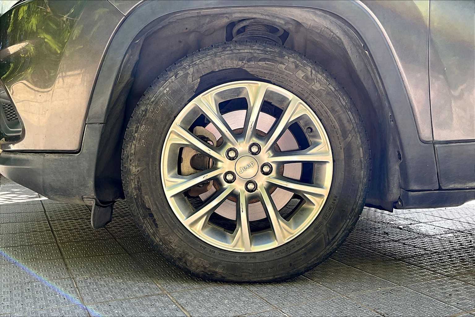 Thumbnail: 2019 Jeep Cherokee - 9