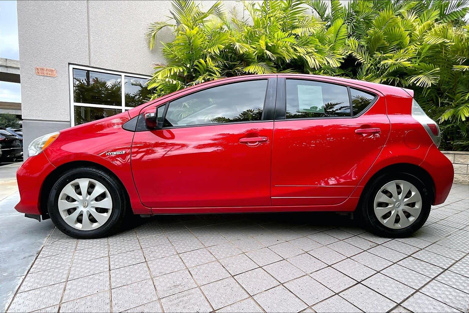 Thumbnail: 2012 Toyota Prius c - 4