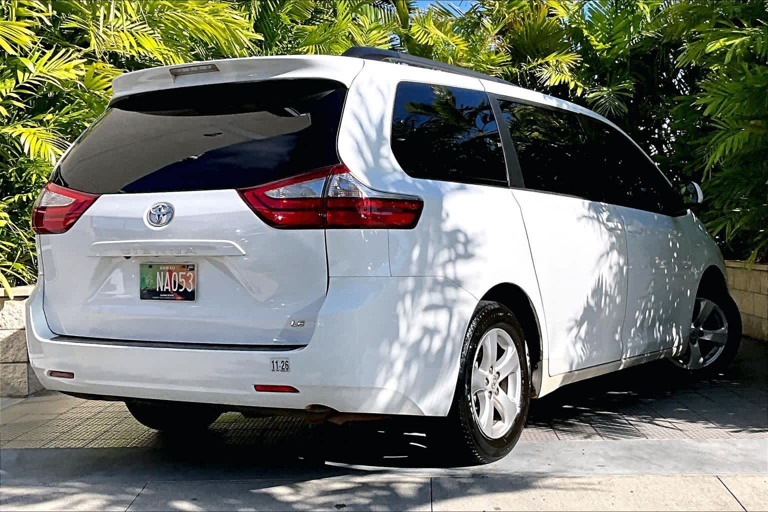 Thumbnail: 2016 Toyota Sienna - 23