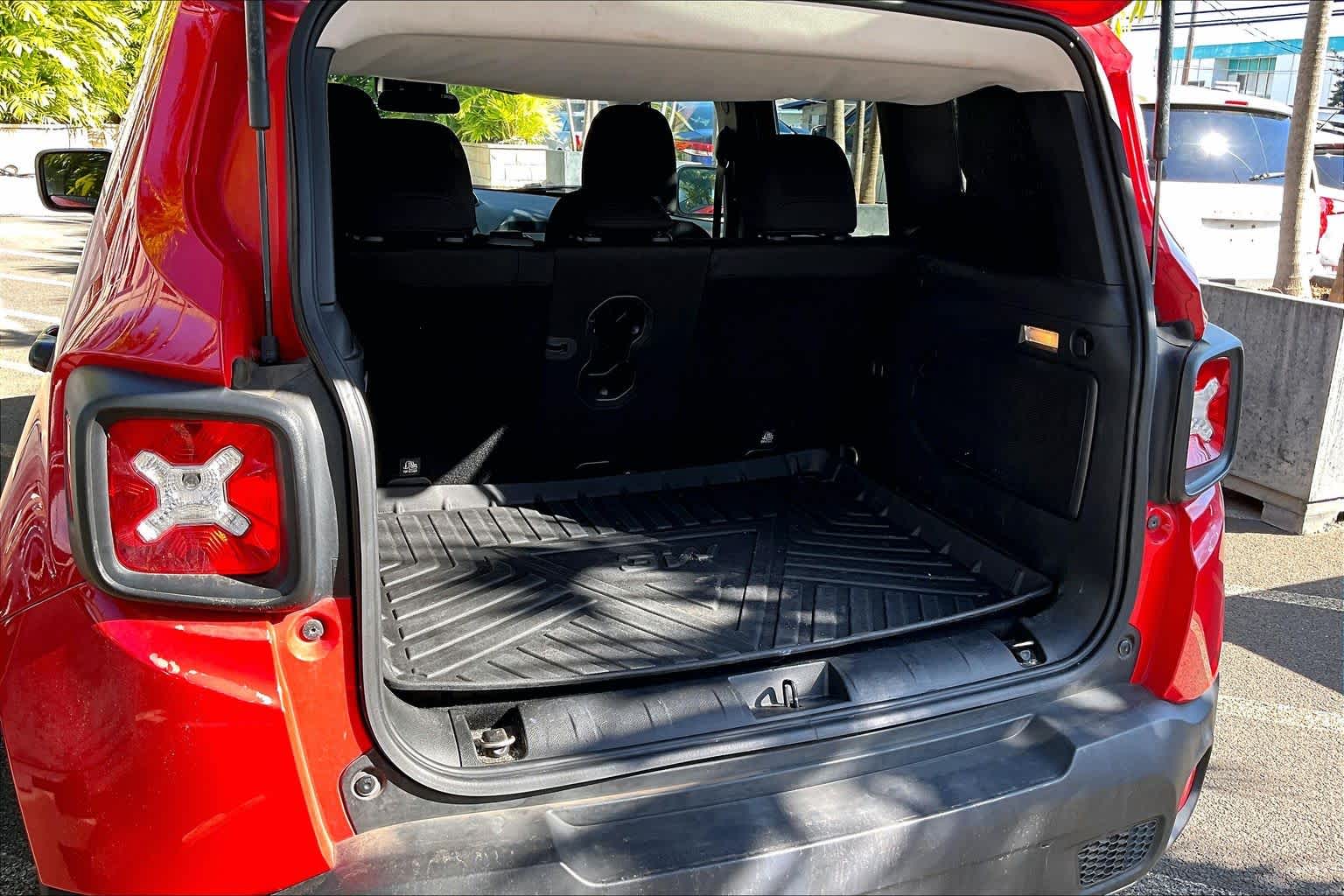 Thumbnail: 2015 Jeep Renegade - 19