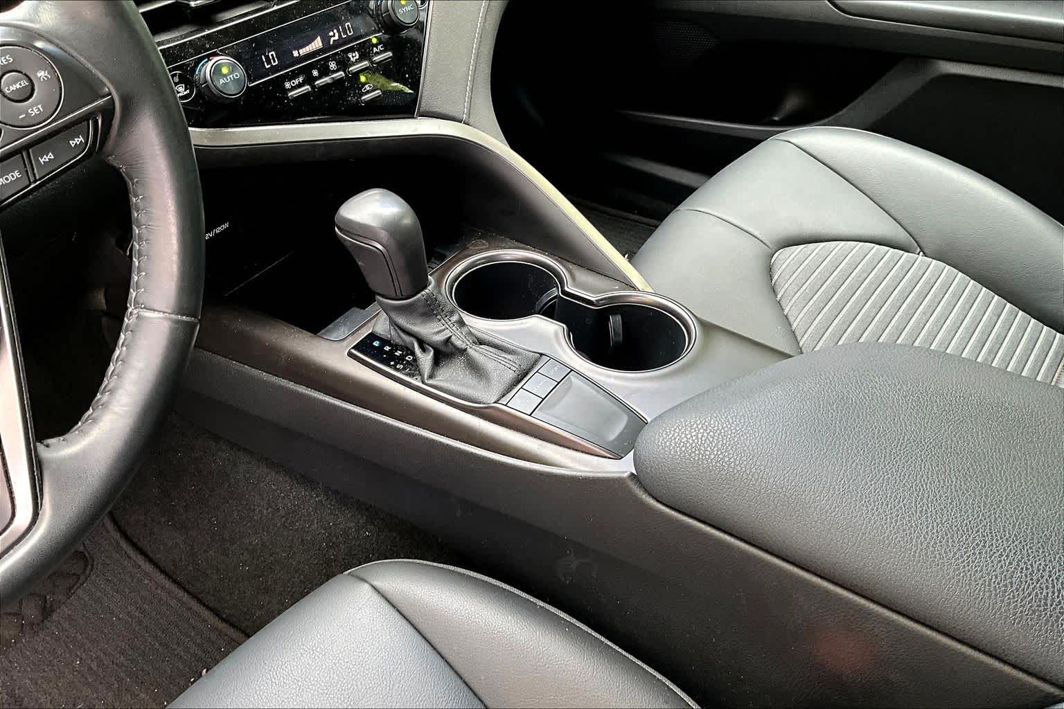 Thumbnail: 2022 Toyota Camry - 17