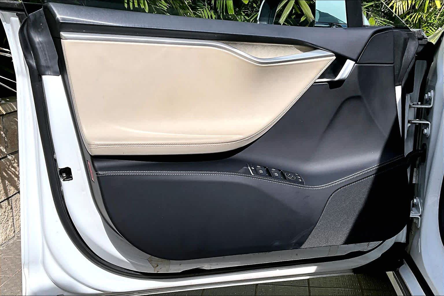 Thumbnail: 2017 Tesla Model S - 28