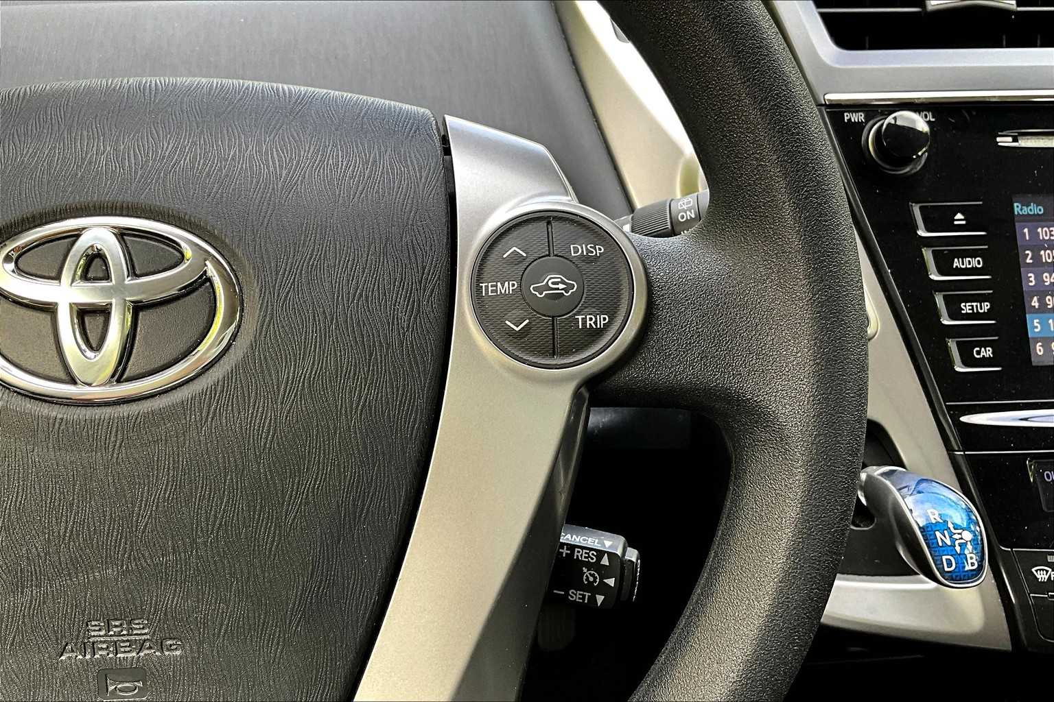 Thumbnail: 2017 Toyota Prius v - 25