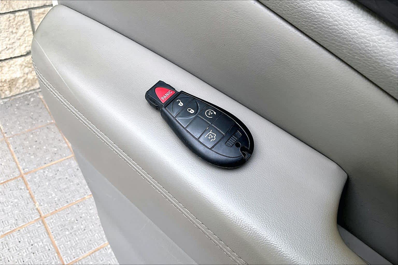 Thumbnail: 2011 Jeep Grand Cherokee - 20