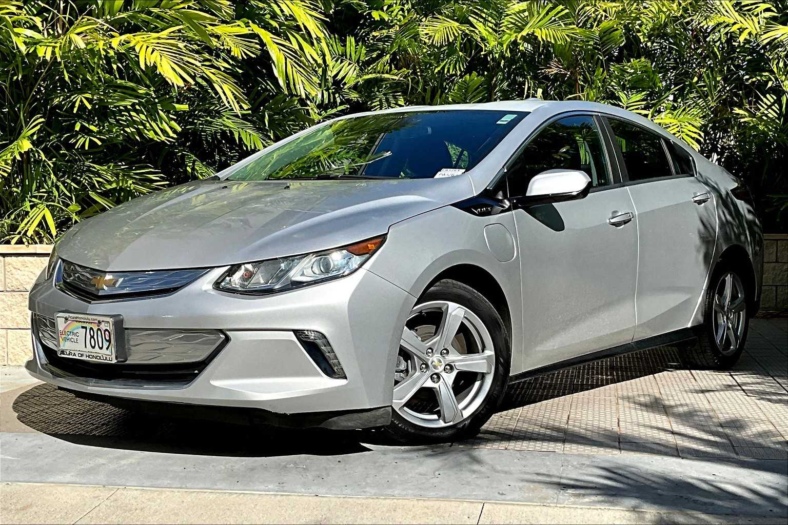 Thumbnail: 2017 Chevrolet Volt - 1