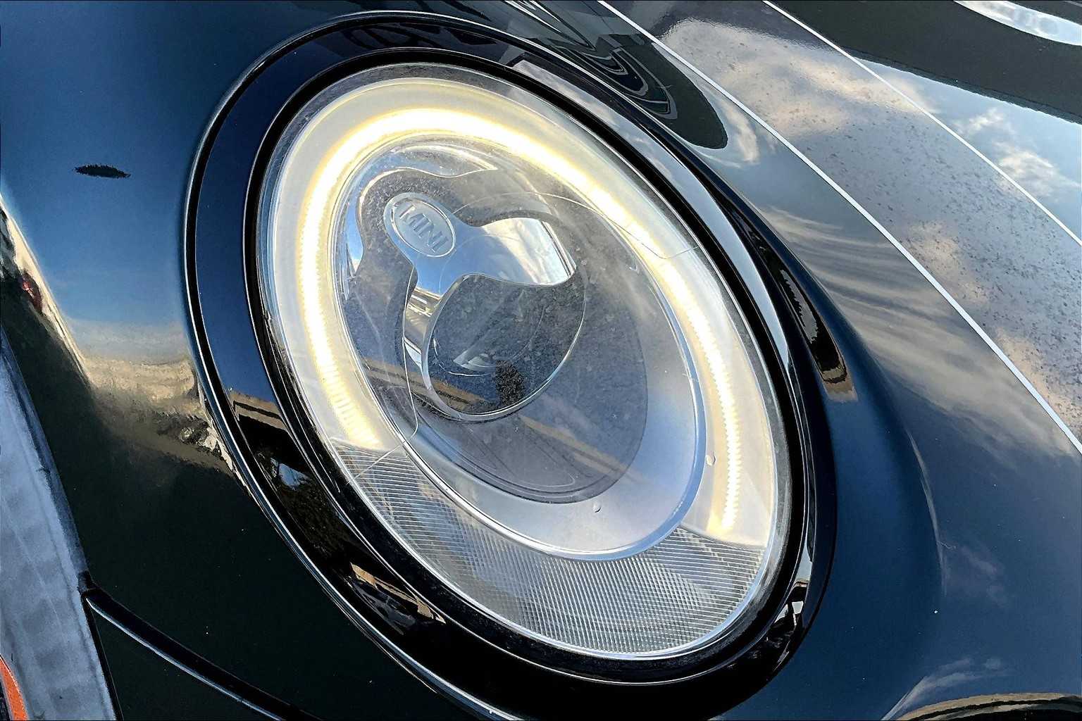 Thumbnail: 2017 MINI Cooper Hardtop - 31