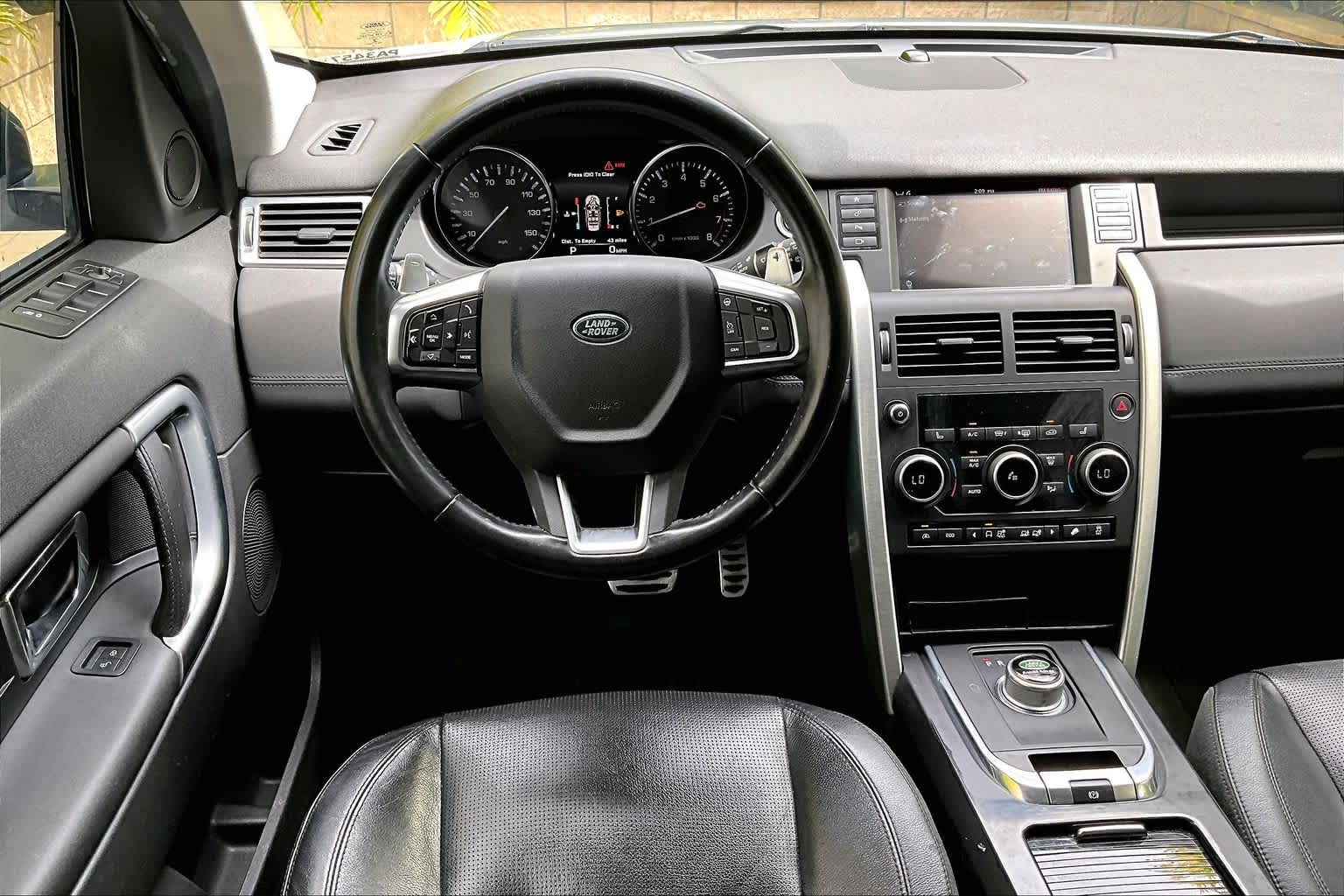 Thumbnail: 2015 Land Rover Discovery Sport - 15