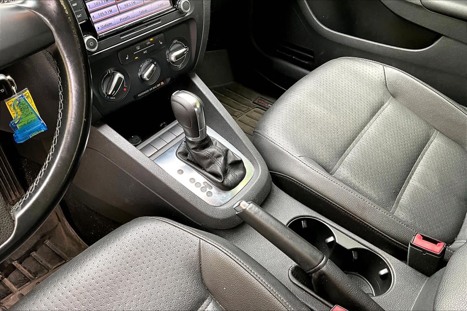 Thumbnail: 2013 Volkswagen Jetta - 17