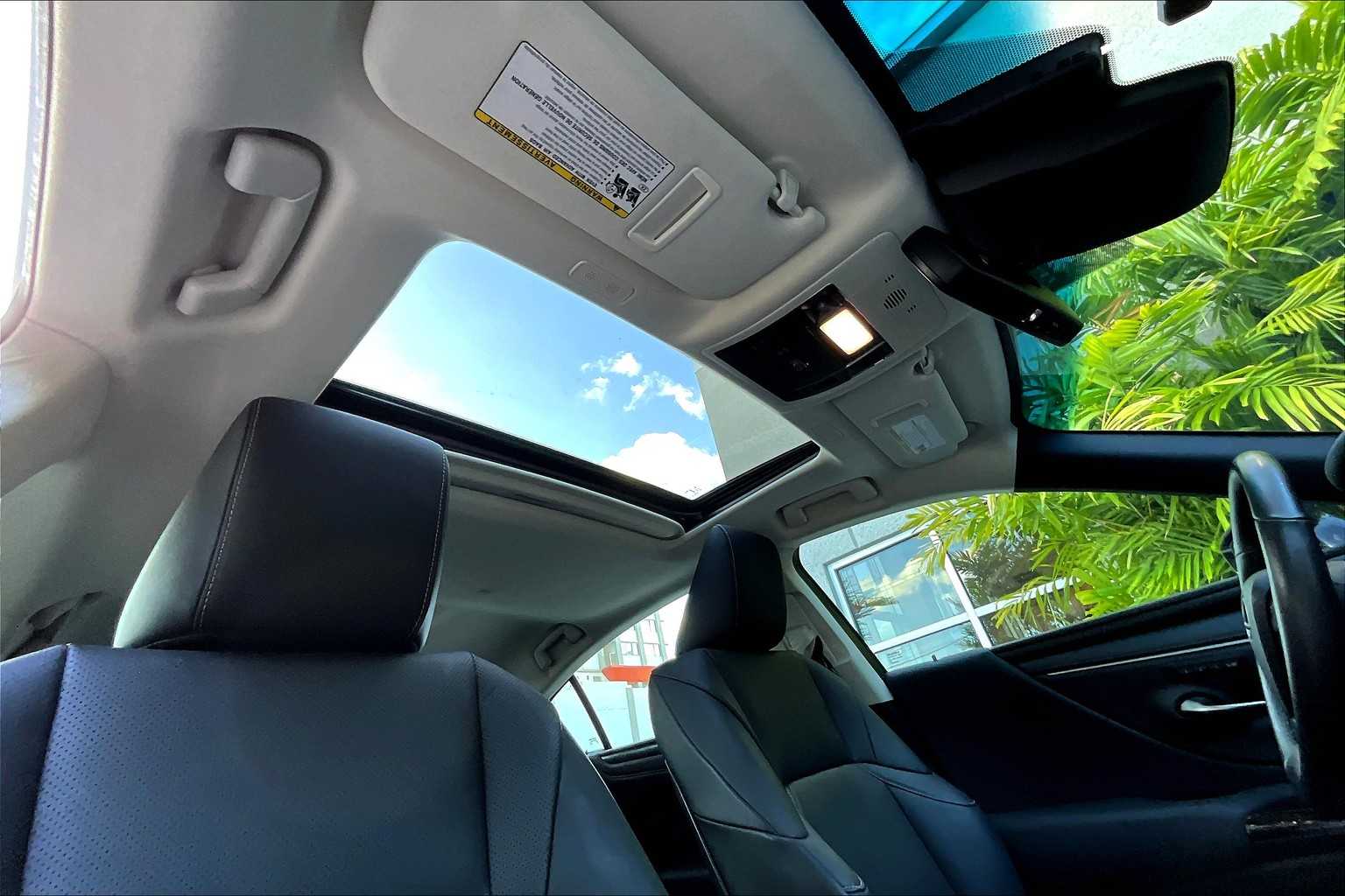 Thumbnail: 2024 Lexus ES - 31
