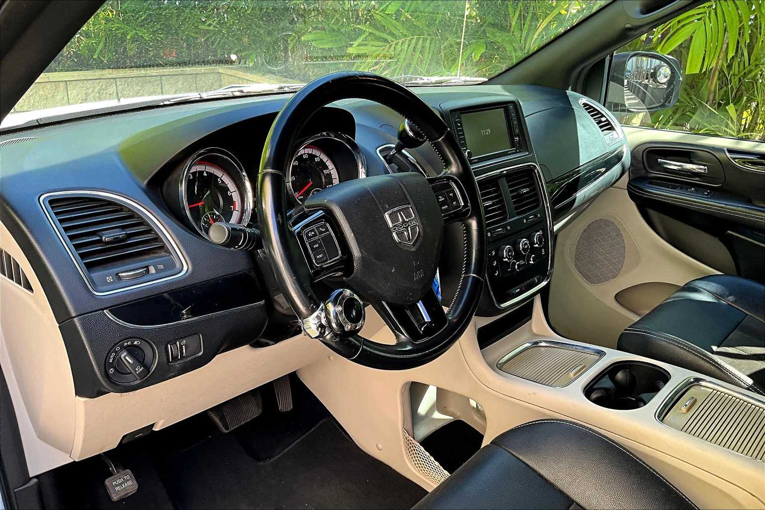 Thumbnail: 2019 Dodge Grand Caravan - 3