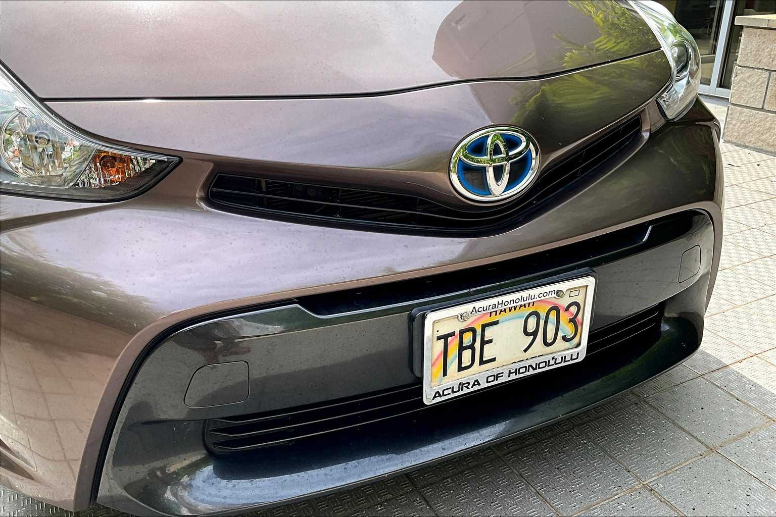 Thumbnail: 2017 Toyota Prius v - 33